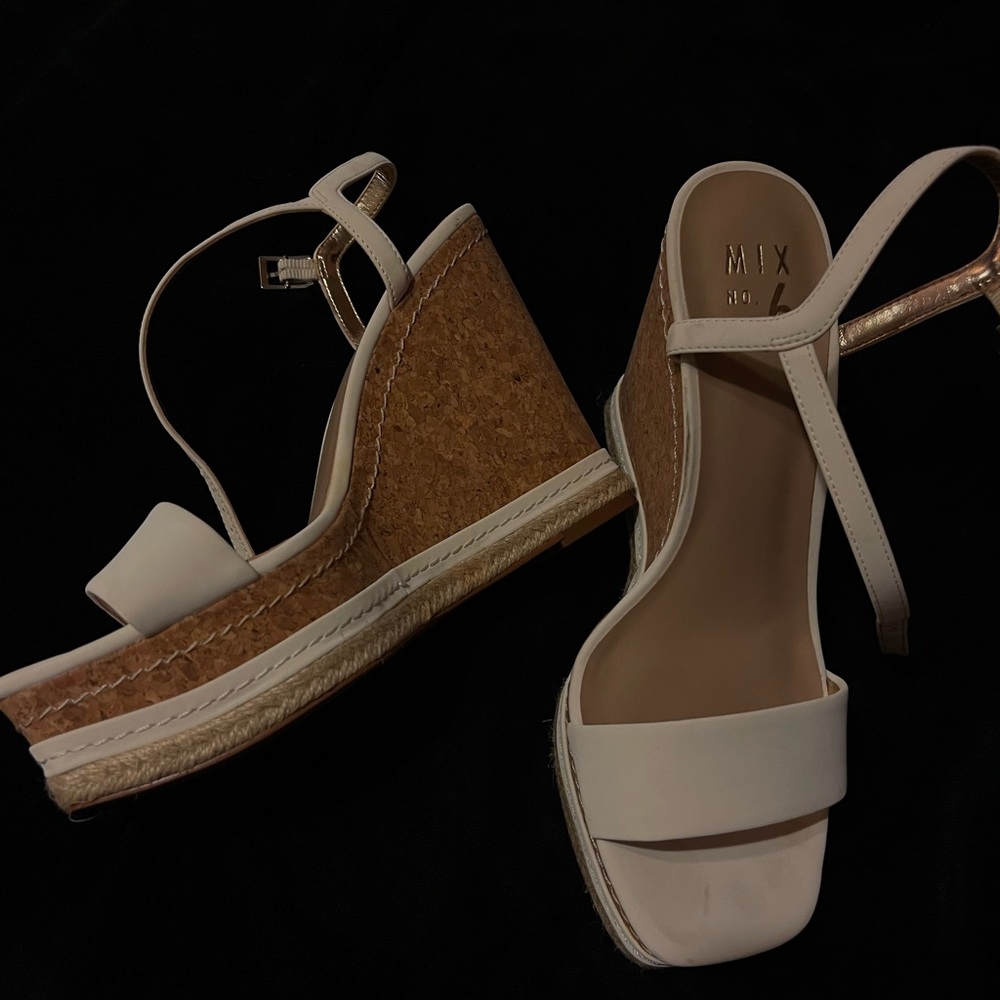White and cork wedges